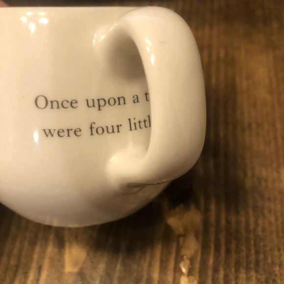 Petter Rabbit Child’s Plate & two handled cup. - Picture 9 of 14